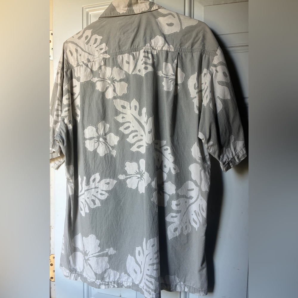 Men's Gray Floral Short Sleeve Jacket - Picture 2 of 3
